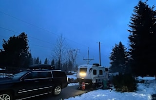 Travel Trailer (2021)  - 19 feet - sleeps 5