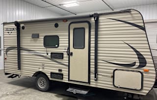 2017 Lightweight Camper Rental with Bunks!