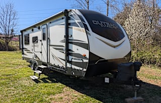 Outback Ultra Lite | Awesome toy hauler w/ bunks
