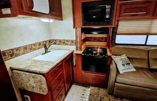 Easy to Drive Thor Hurricane 31G with Bunkbeds