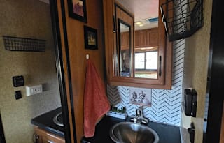 2015 Thor Majestic 23a - Unlimited Miles