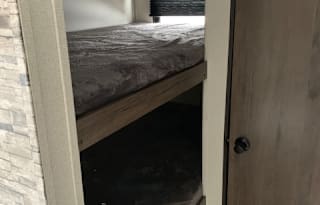 2020 Prime Time Avenger, Sleeps 6, Pet Friendly