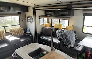 2020 Forest River Surveyor Luxury 265RLDS Tina