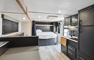 2022 Keystone Springdale 1860SS: Light, Spacious