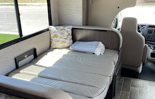 2022 Thor Motor Coach Chateau 31EV