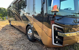 Luxurious Entegra Aspire w/Bunk beds