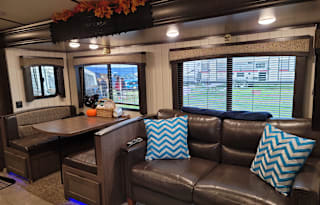 2018 CrossRoads RV Sunset Trail Super Lite SS336BH
