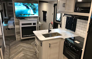 Same 5-Star Renters, New Camper!