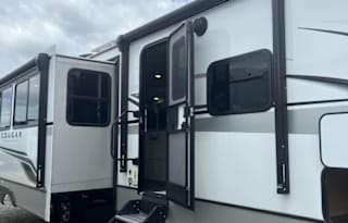 2023 Keystone RV Cougar Half-Ton 34TSB