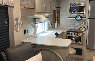 2022 Coachmen Legacy Edition 37 ft 303RKDS