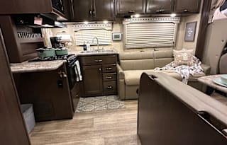 *NEW*2018 Thor "Wendy" RV - Sleeps up to 10 guests
