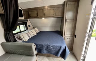 Travel Trailer for Rent! Olympia Sport 19BH