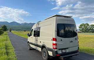 Fun, Comfy, Cozy 2017 Mercedes Benz 4x4 Sprinter