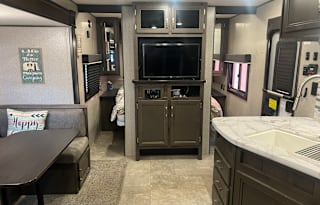 2021 Jayco - Sleeps 8