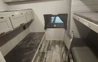 Family/Pet Friendly Bunkhouse Glamper