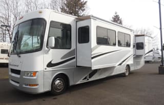 2008 Four Winds RV Hurricane 34B