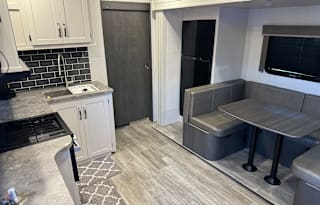 Luxurious RV Explore the Great Outdoors in Comfort