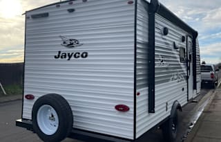 Affordable Camping 2025 Jayco sleeps 5-6