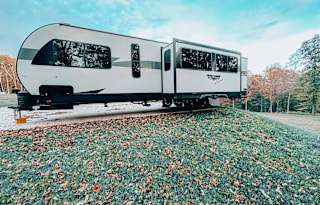 BRAND NEW 2024 Wildwood with TWO bathrooms!!!