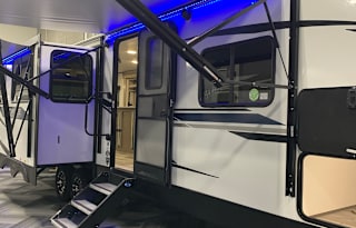 2021 Heartland Sundance Ultra Lite 293 RL