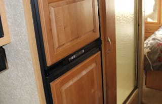 This can be your family's 2007 Thor Motor Coach