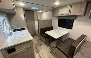 2023 Dutchmen Coleman Lantern LT17B