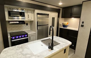Impressive Family favorite RV! 3 slides 3 TV’s
