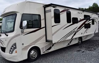 Travel like a ROCKSTAR! 2019 Thor Motor Coach30.2