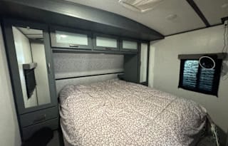 Keystone Bullet. Sleeps 8. Delivery Available.