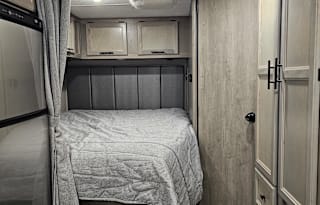 2022 26ft. Coachmen Cross Trail Class C RV