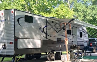2017 Crossroads Zinger 30BQ w/ Outdoor Kitchen