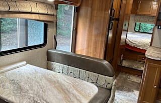 2019 Coachmen Leprechaun 270QB Chevy 4500