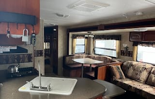 2011 Spacious Cougar Sleeps 10