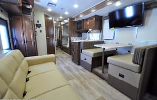 NEW EPIC 34' Bunkhouse sleeps 10