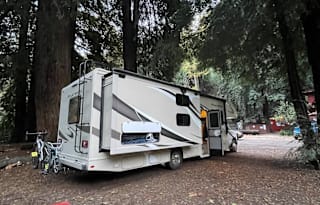 Extremely clean 2019 Motorhome, sleeps 10