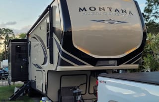 2020 Montana High Country 38' Glamper