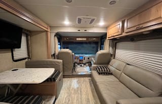 2016 Thor Hurricane *PERFECT FOR FAMILY ADVENTURES*