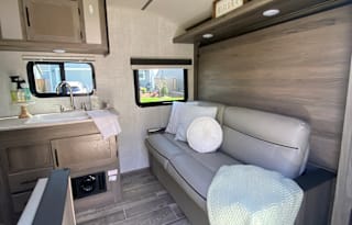 Nice and easy travel trailer! Queen bed/full bunks