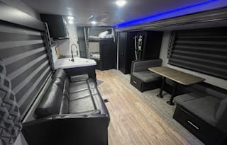 2021 32ft Cherokee limited sleeps 10
