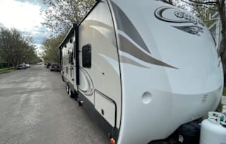 2018 Keystone RV Cougar-Sleeps 9!