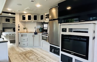 33' 2022 Heartland RV Travel Trailer