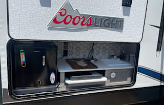 Family-Friendly Camper! Sleeps 8 & pet friendly!
