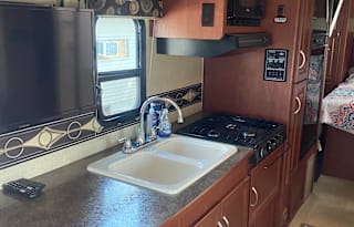 2015 Winnebago Minnie Winnie 27Q