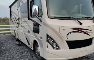 2018 Thor Motor Coach ACE 30.2 bunkhouse