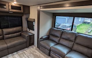 Clean & Comfy Travel Trailer for Rent Locally