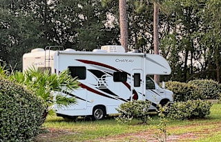 END OF SUMMER SALE - 2022 Thor Chateau 22E