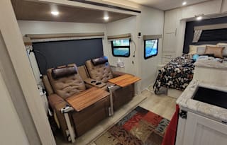 Great couples getaway trailer!