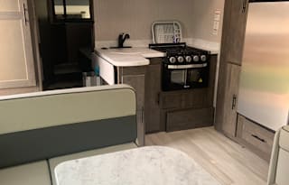 2022 Coachmen Leprechaun 260DS Ford 450, Sleeps 8