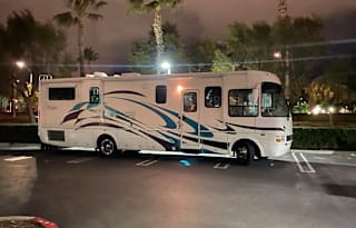 2005 Dolphin Motor Coach Dolphin A