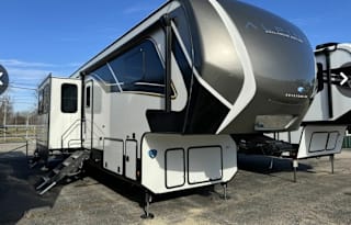 2024 Keystone Alpine, Avalanche Edition